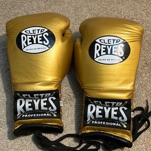 Gently Used Gold Lace Up Cleto Reyes 12oz Boxing Gloves